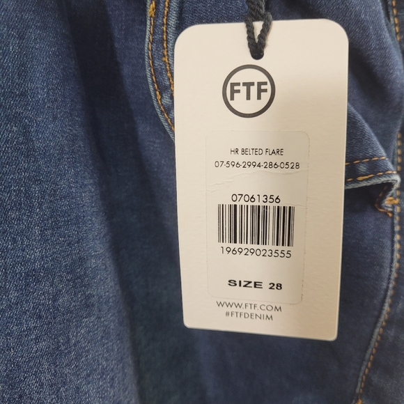 Fashion To Figure Jeans Size 28 Womens Plus Size New WIth Tags Waist 50" Stretch - Picture 10 of 13
